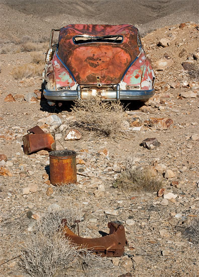 Rusted-Can-and-Car